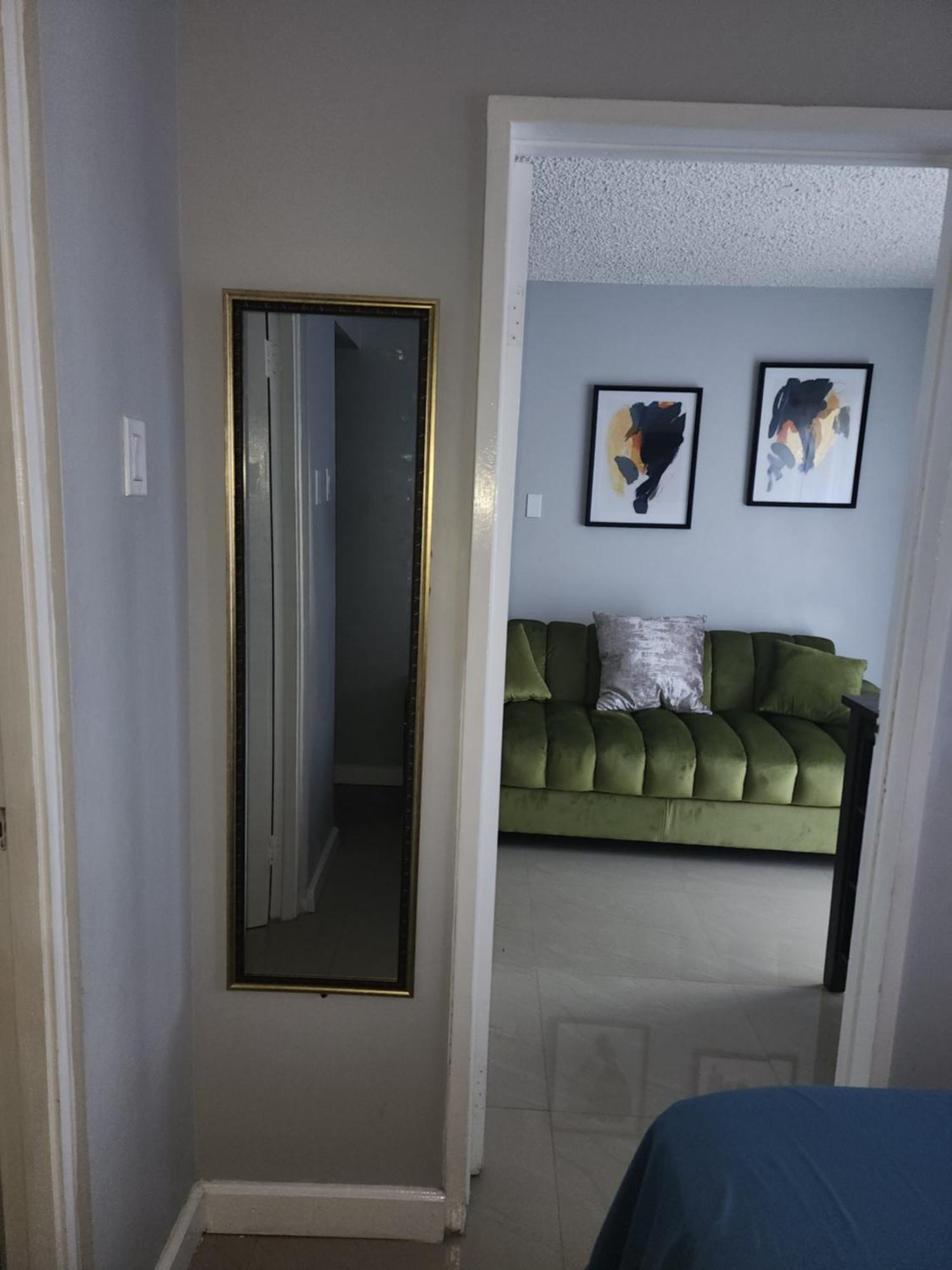 Comfy And Cozy Apartment Kingston Exterior photo
